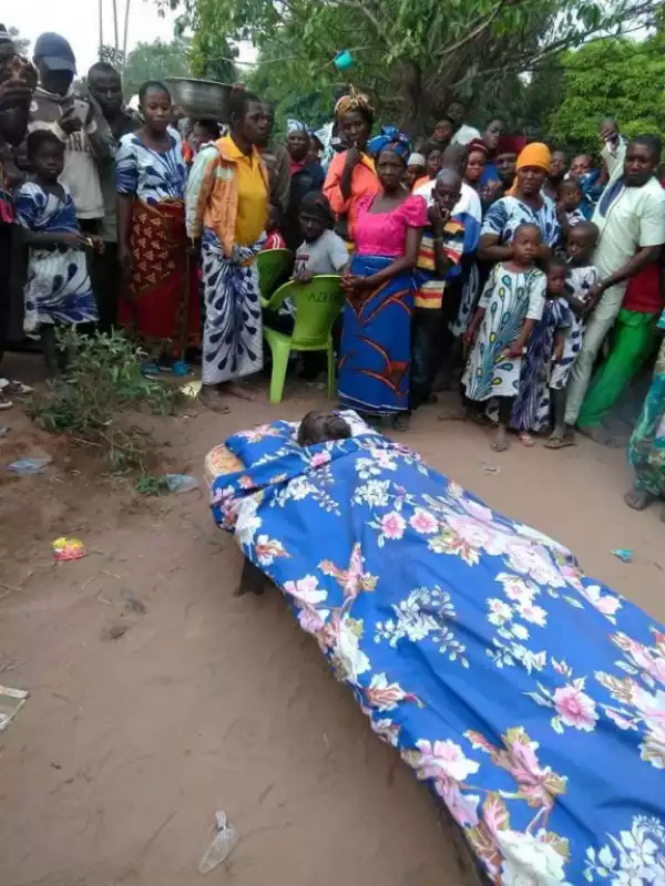 Confusion As Man Is Buried Without Coffin In Benue State (Photos)